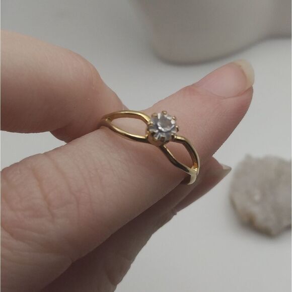 Crystal solitaire adjustable ring - Picture 1 of 4
